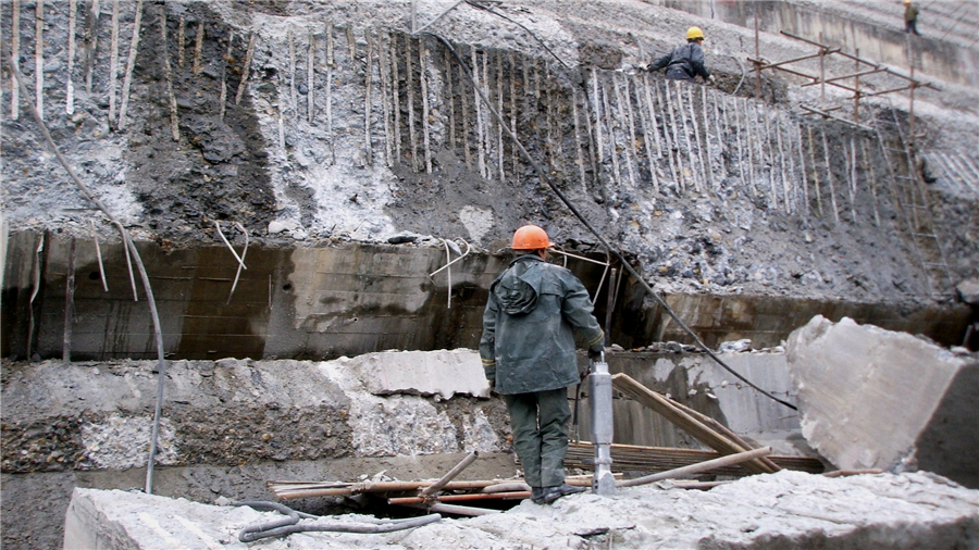 丹江口水库 大坝拆除 键槽切割 栈桥墩 小牛腿 升船机 混凝土拆除