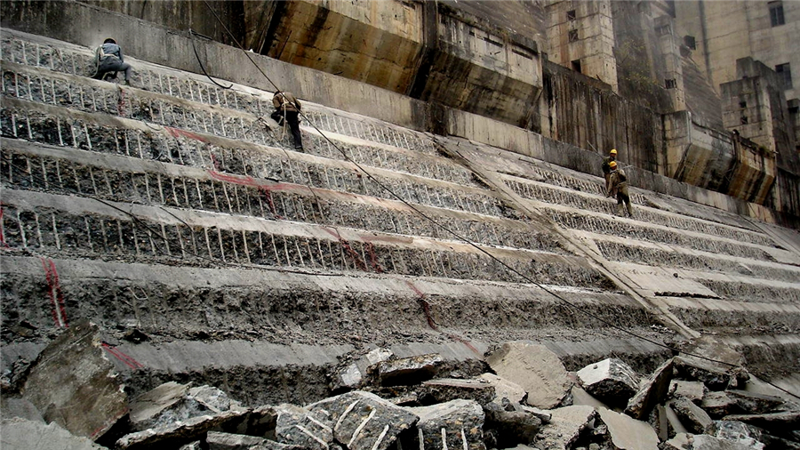 丹江口大坝 丹江口水库 大坝拆除 键槽切割 站桥墩 升船机 混凝土拆除